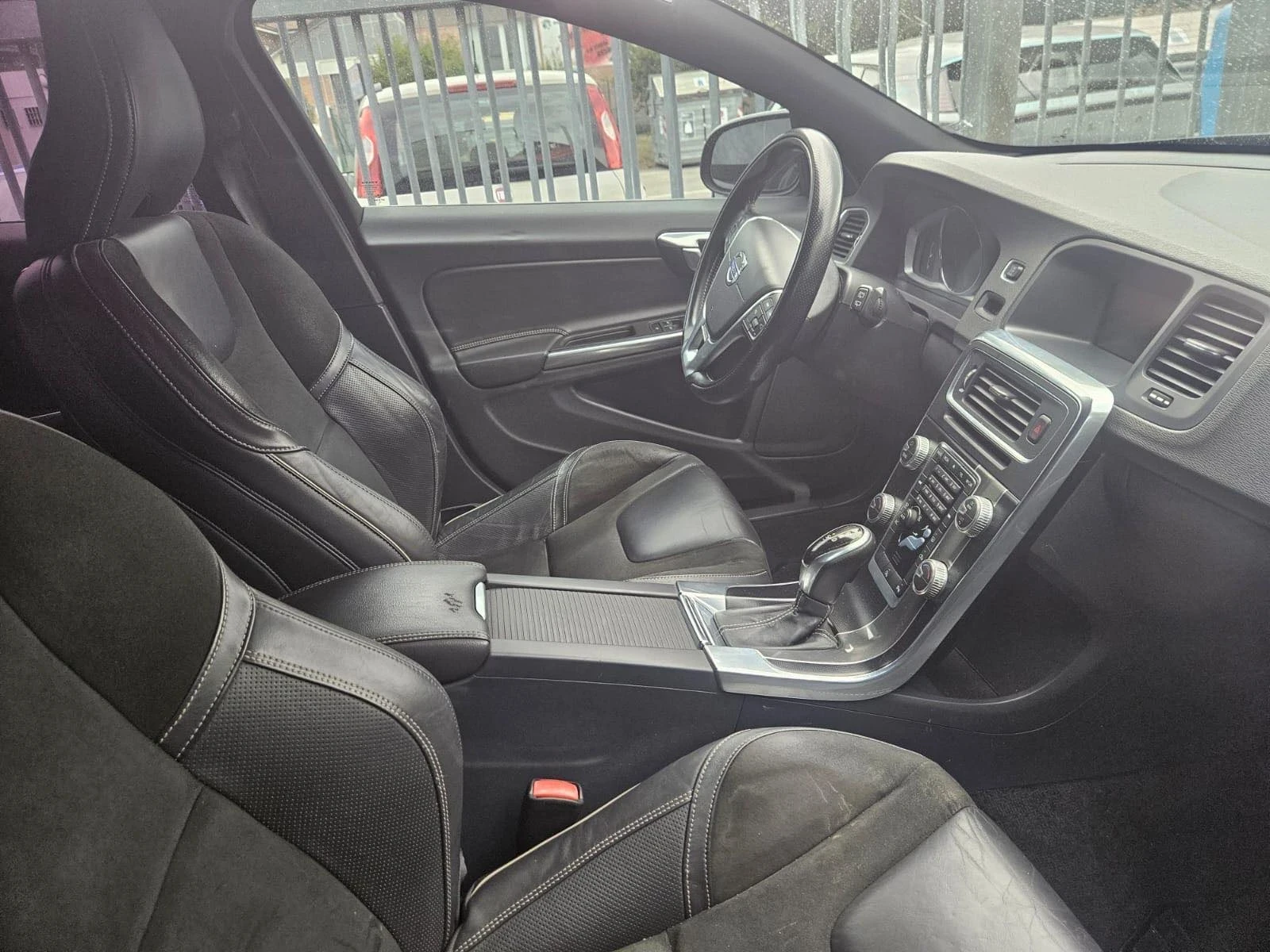 Volvo V60 D3 136 R design , снимка 9 - Автомобили и джипове - 55805456