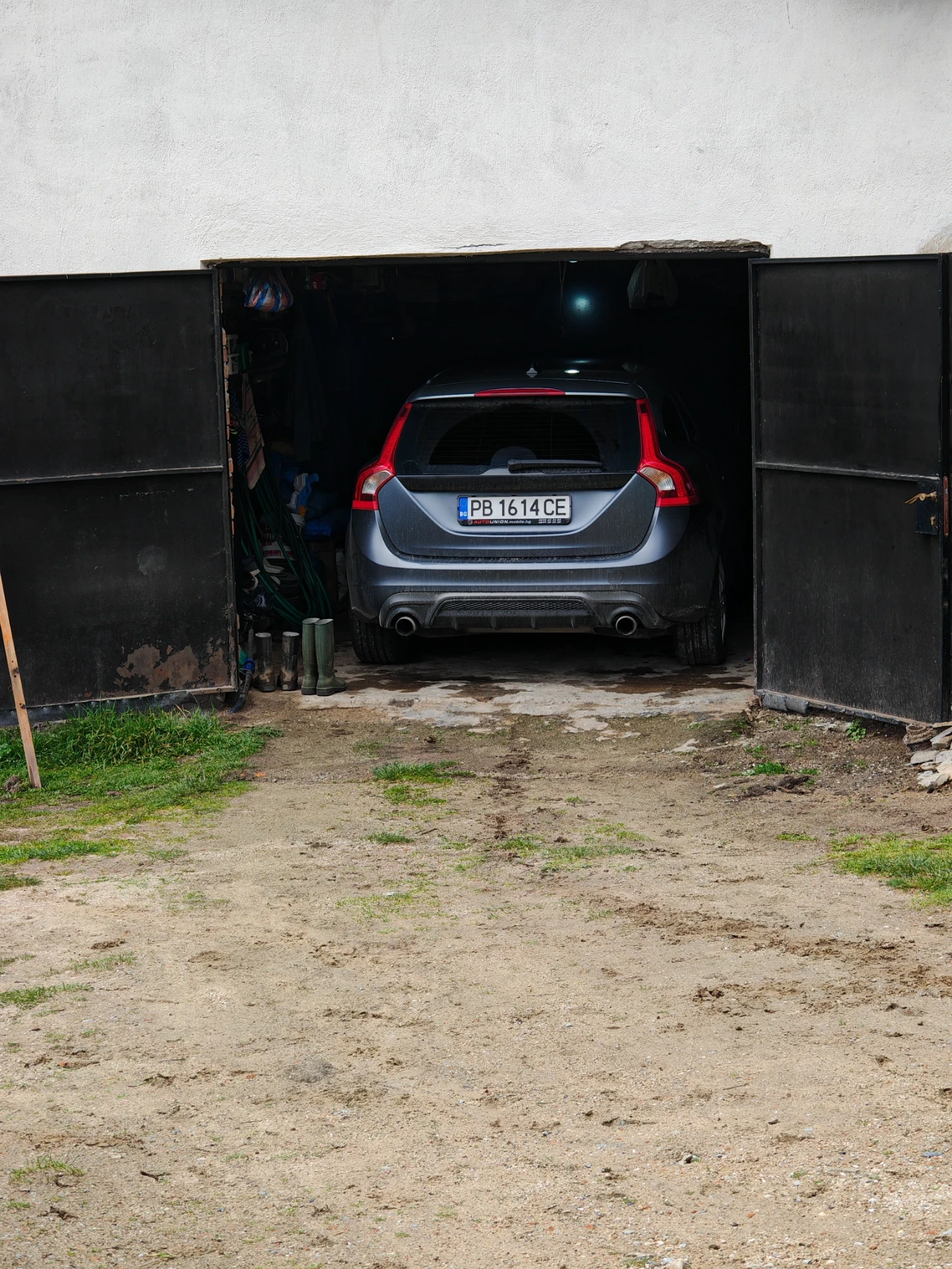 Volvo V60 D3 136 R design , снимка 2 - Автомобили и джипове - 55805456