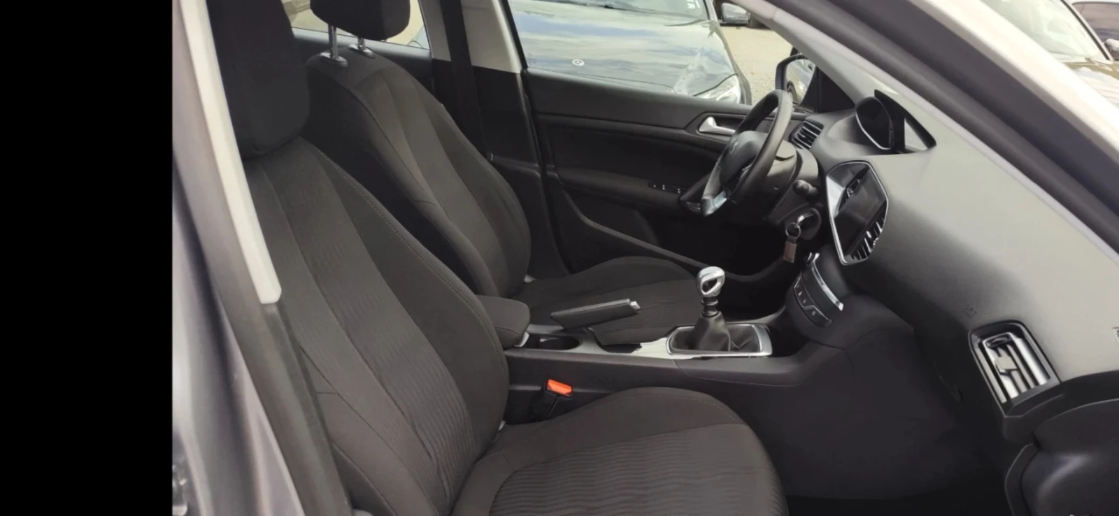 Peugeot 308 1.6 HDI-147000 км., снимка 4 - Автомобили и джипове - 56043656