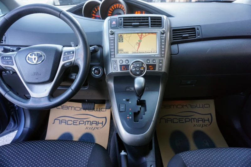 Toyota Verso 2.2 D-4D SOL, снимка 6 - Автомобили и джипове - 35668838