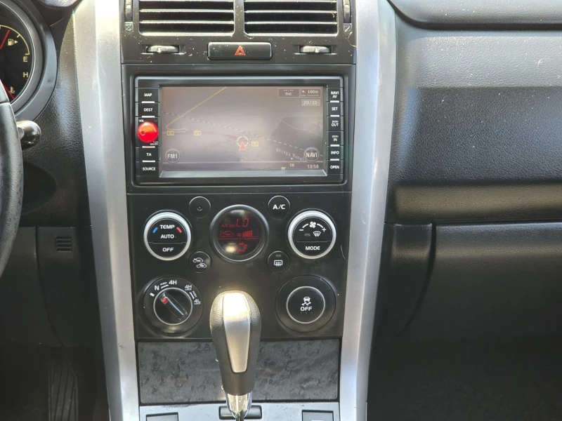 Suzuki Grand vitara 4X4 БЕНЗИН АВТОМАТИК НАВИГАЦИЯ КАМЕРА АВТОПИЛОТ , снимка 12 - Автомобили и джипове - 50880064