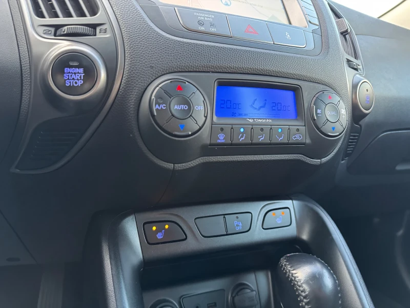 Hyundai IX35 2.0D-4x4-AUT-CAMERA-KEYLESS-ПОДГРЕВ-XENON, снимка 13 - Автомобили и джипове - 52401264
