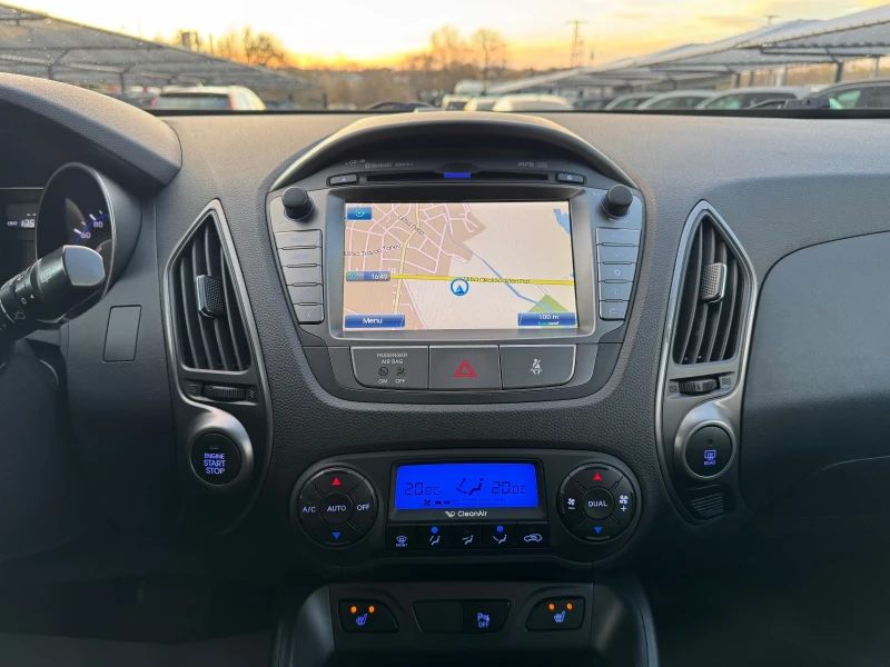 Hyundai IX35 2.0D-4x4-AUT-CAMERA-KEYLESS-ПОДГРЕВ-XENON, снимка 12 - Автомобили и джипове - 52401264