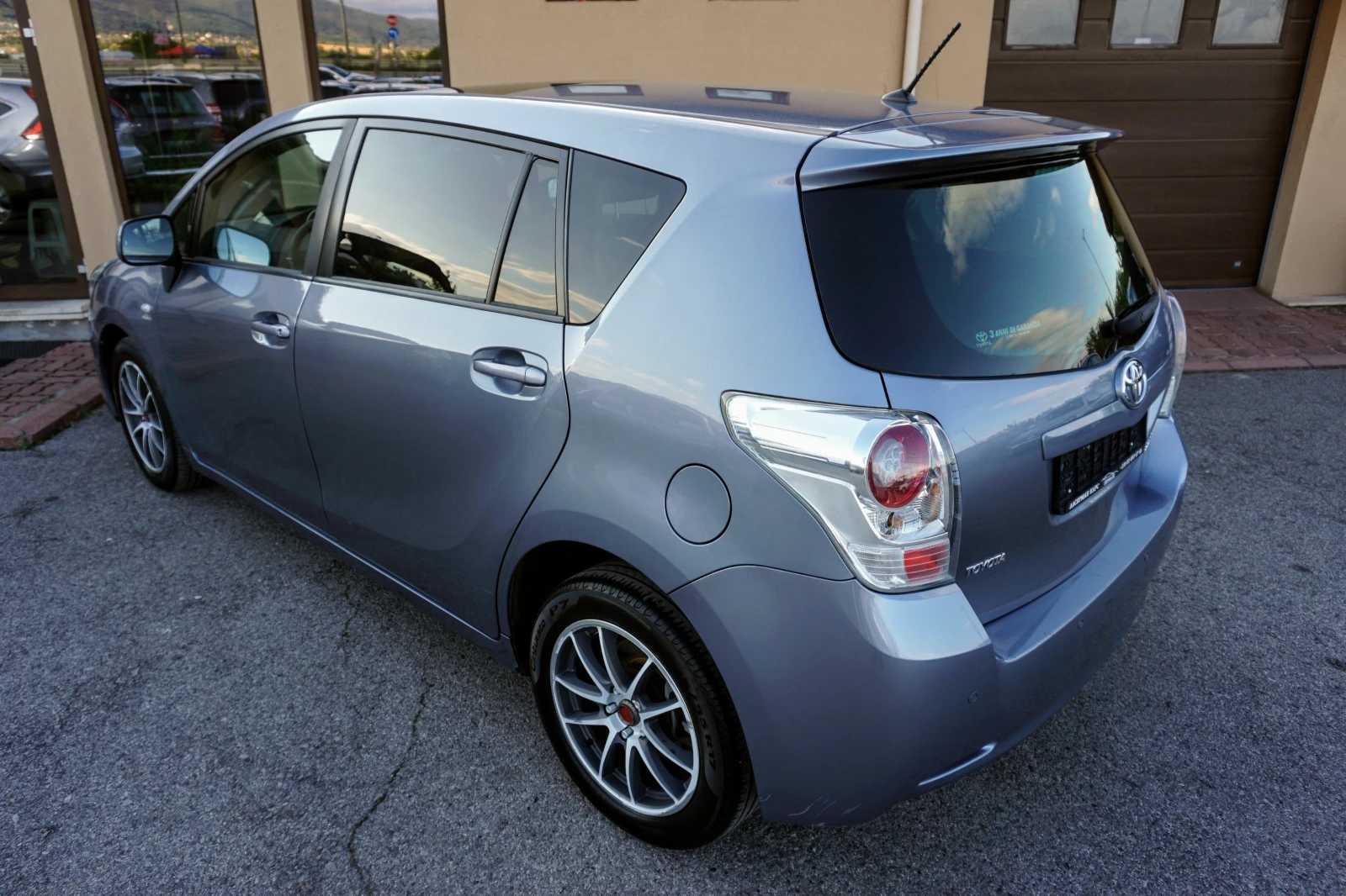 Toyota Verso 2.2 D-4D SOL - изображение 4