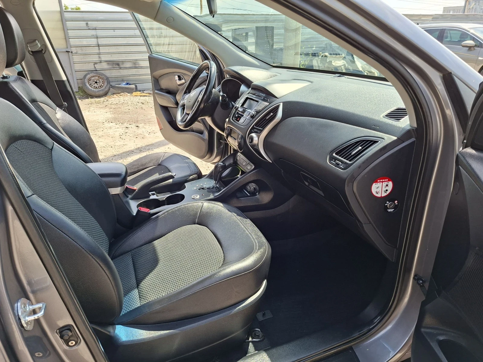 Hyundai IX35 2.0i/ГАЗ/4х4/КОЖА/АВТОМАТ/189000КМ, снимка 4 - Автомобили и джипове - 54509679