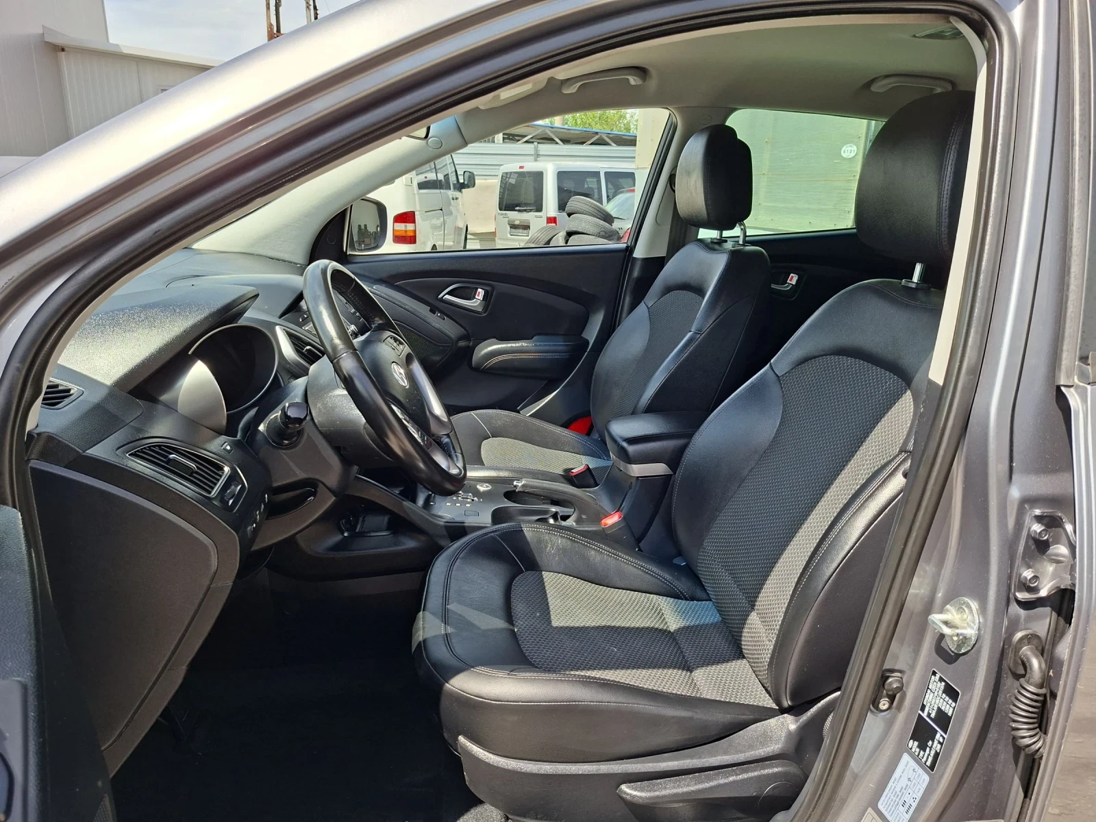 Hyundai IX35 2.0i/ГАЗ/4х4/КОЖА/АВТОМАТ/189000КМ, снимка 8 - Автомобили и джипове - 54509679