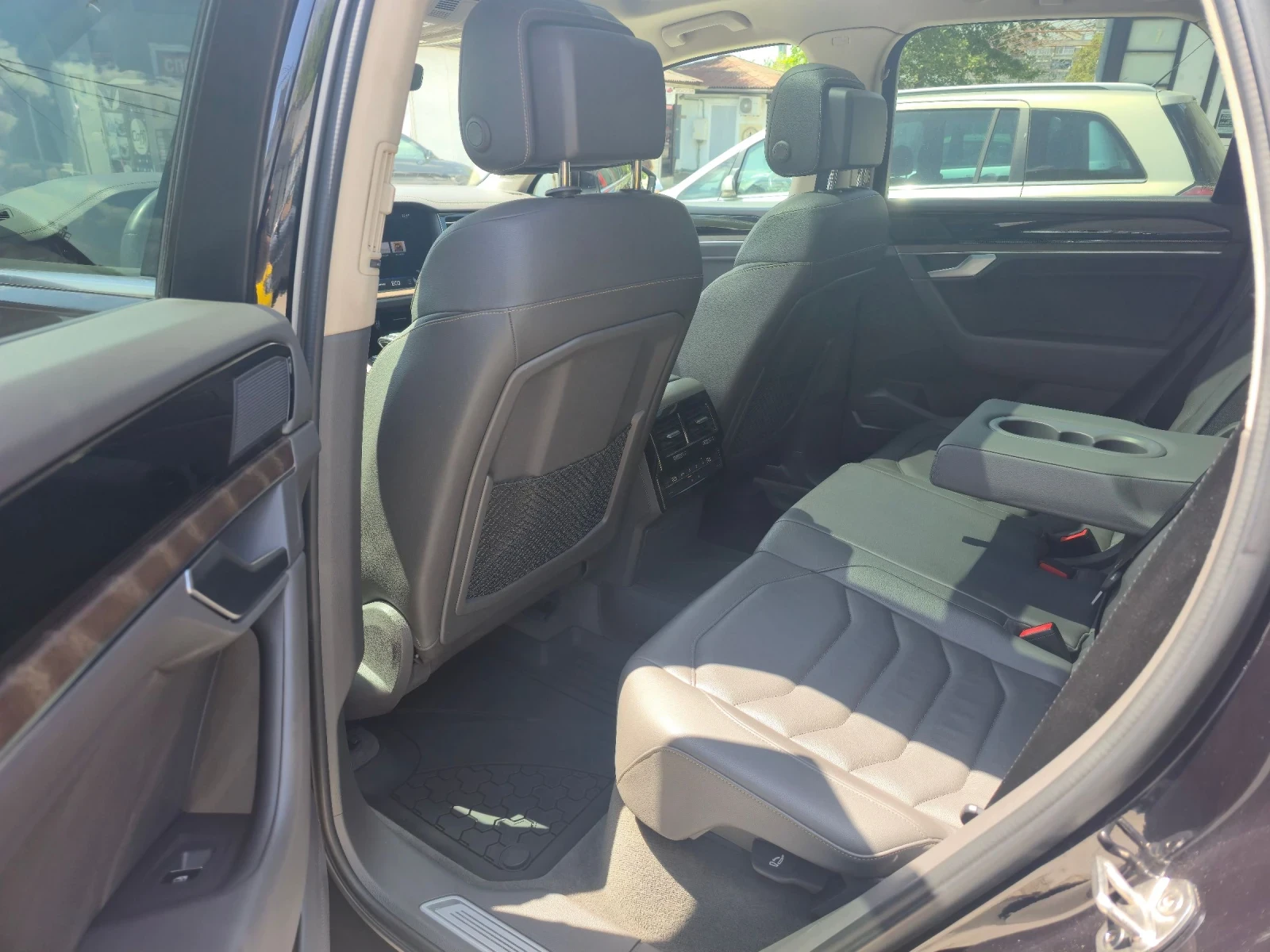 VW Touareg 3.0 V6 TDI 4Motion Full Option, снимка 6 - Автомобили и джипове - 54520784