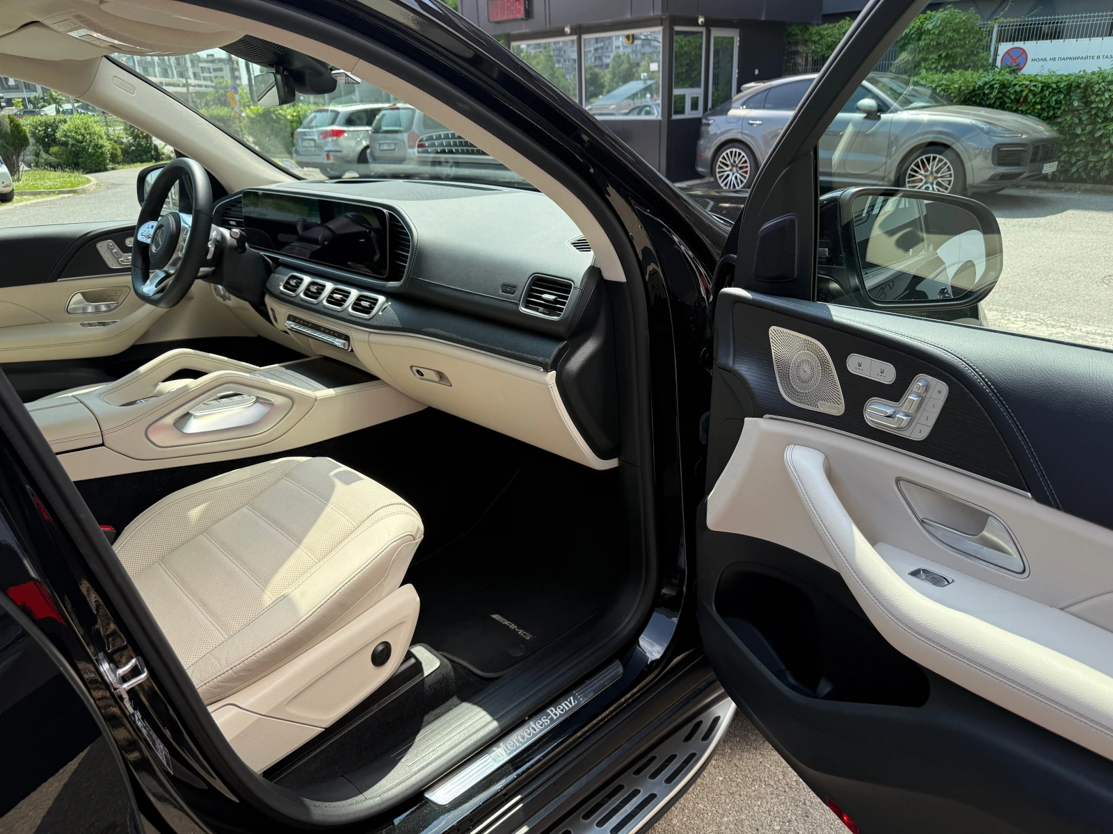 Mercedes-Benz GLS 400 400d 4matic* BURMESTER* PANORAMA, снимка 10 - Автомобили и джипове - 54839763