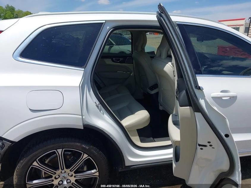 Volvo XC60 2.0l T6 Inscription, снимка 8 - Автомобили и джипове - 54860737