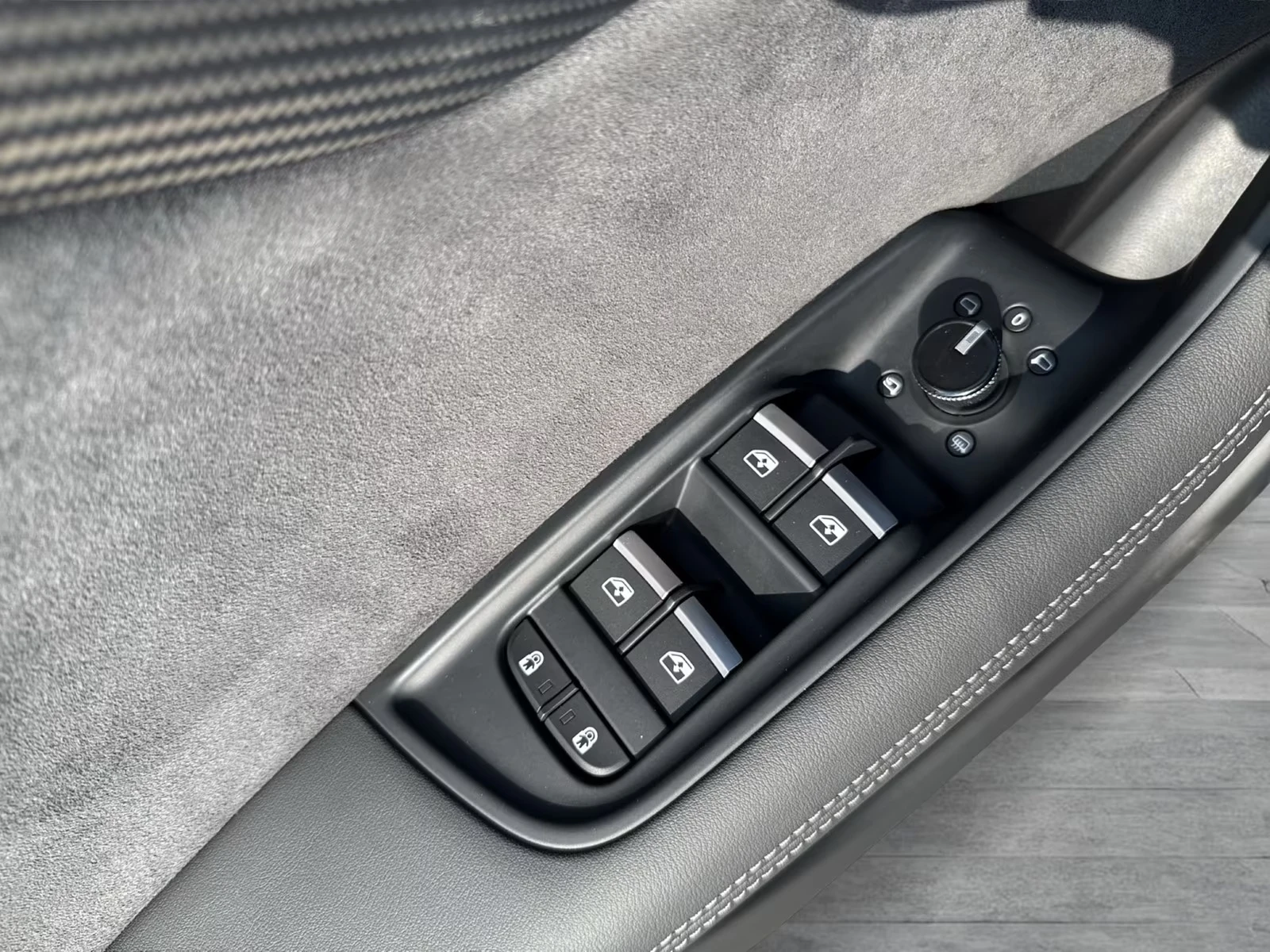 Audi SQ8 TFSI / FACELIFT / B&O / MATRIX / PANO / 360 / HUD , снимка 7 - Автомобили и джипове - 55121508