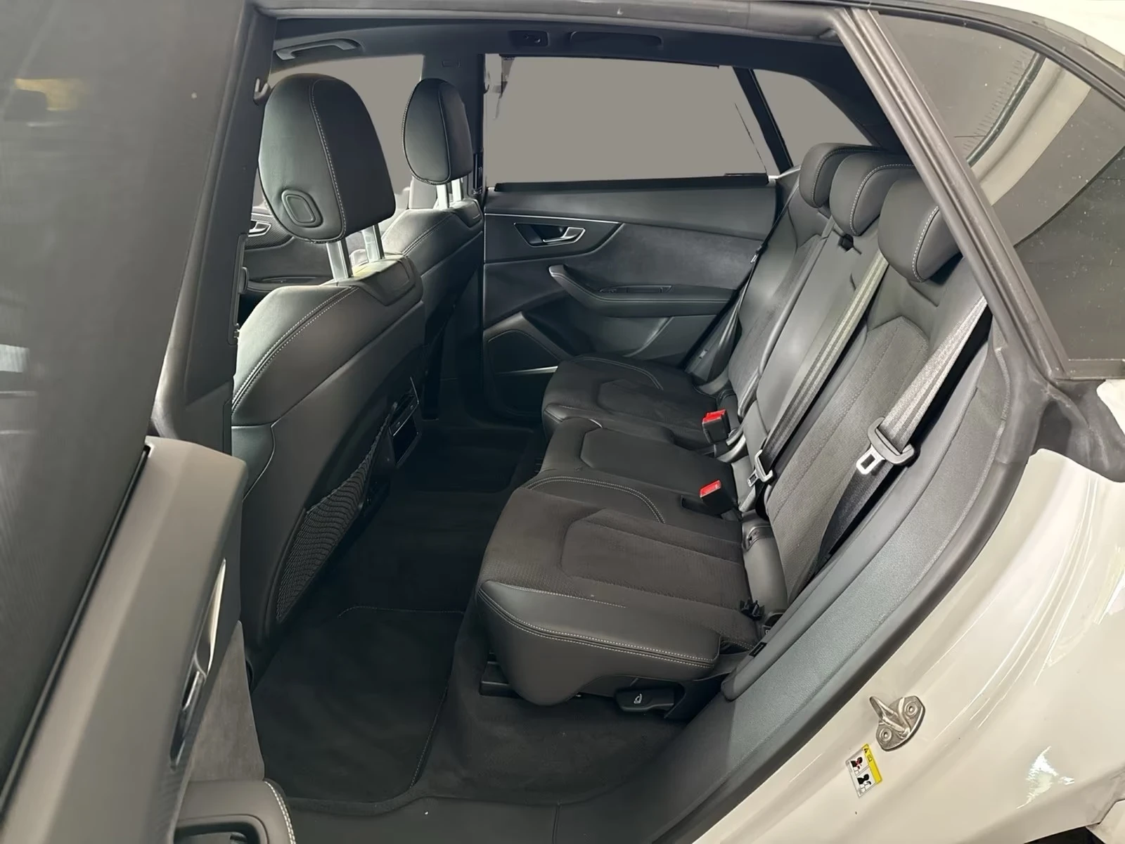 Audi SQ8 TFSI / FACELIFT / B&O / MATRIX / PANO / 360 / HUD , снимка 16 - Автомобили и джипове - 55121508