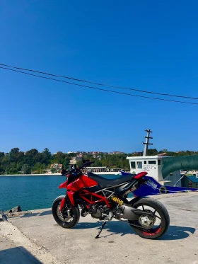     Yamaha YZF-R1  Ducati Hypermotard 950