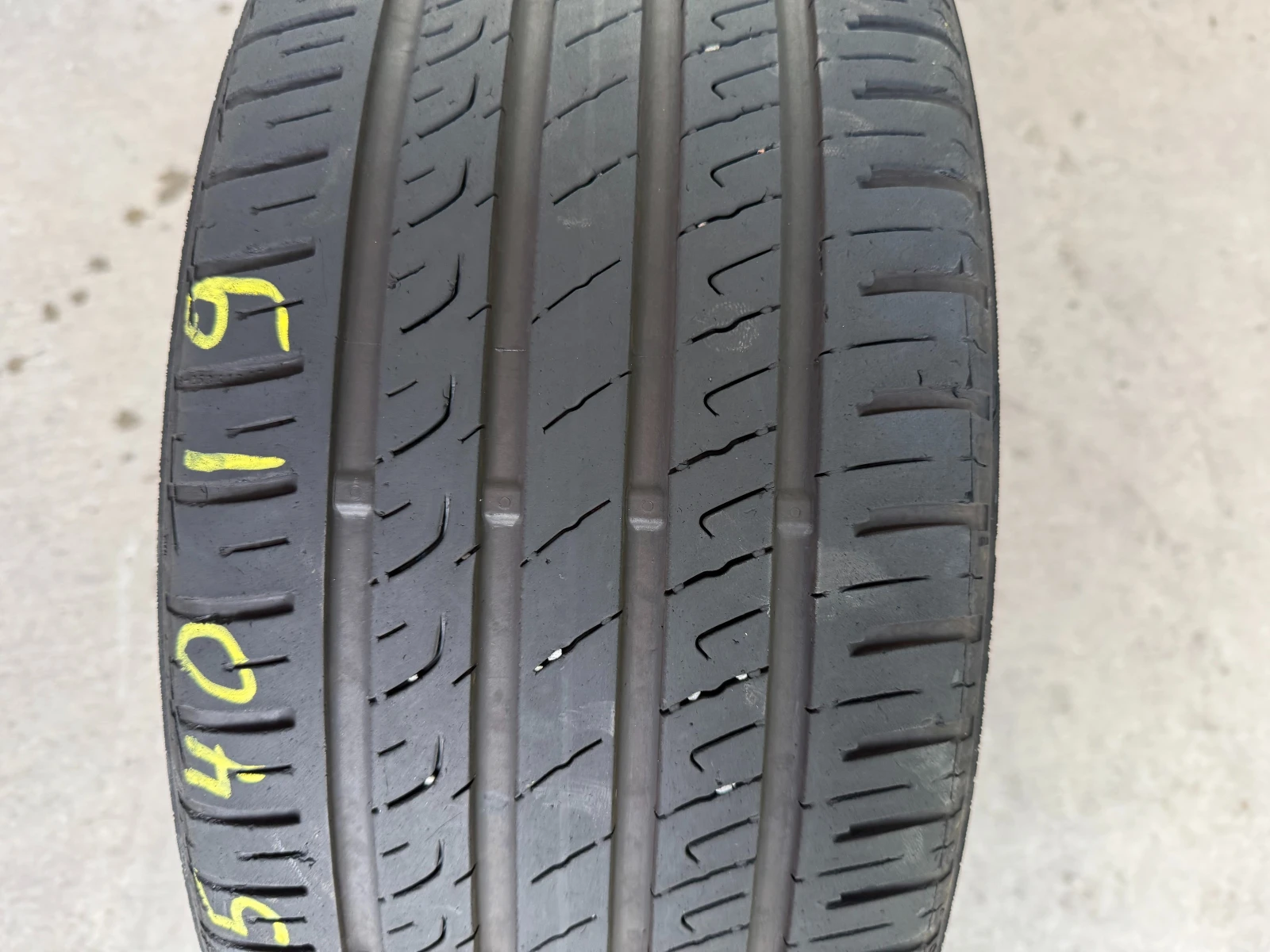 Гуми Летни 225/40R19, снимка 2 - Гуми и джанти - 55310502