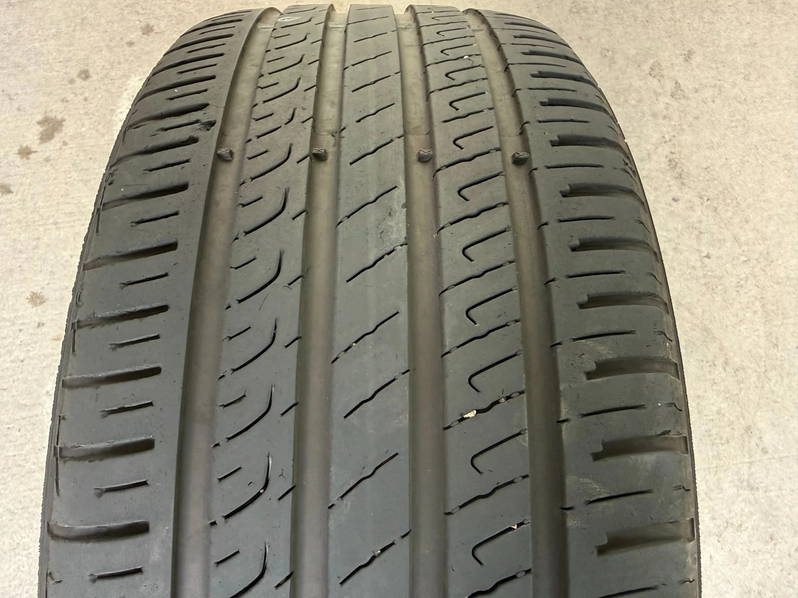 Гуми Летни 225/40R19, снимка 3 - Гуми и джанти - 55310502