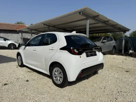 Toyota Yaris 1.5i Ръчни скорости/Мултимедия, снимка 3