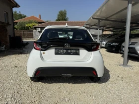 Toyota Yaris 1.5i Ръчни скорости/Мултимедия, снимка 4