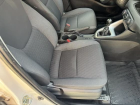Toyota Yaris 1.5i Ръчни скорости/Мултимедия, снимка 13