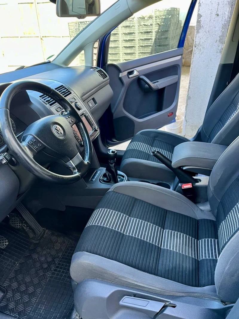 VW Touran, снимка 8 - Автомобили и джипове - 49411689