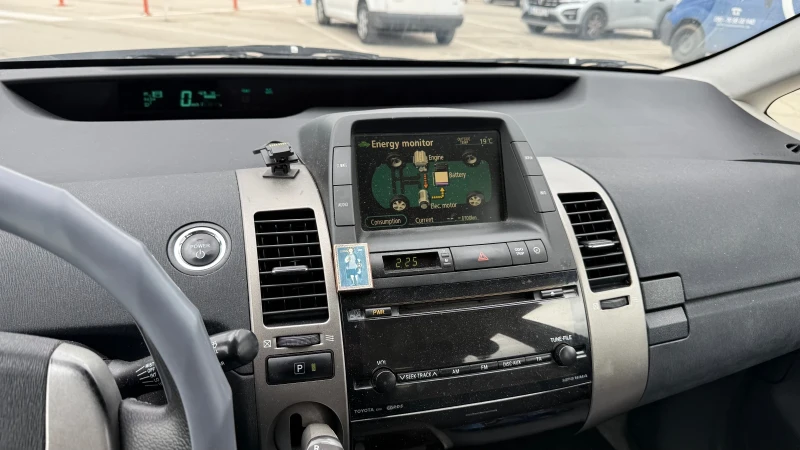 Toyota Prius Hybrid 1.5 бензин 121hp, снимка 14 - Автомобили и джипове - 52634131