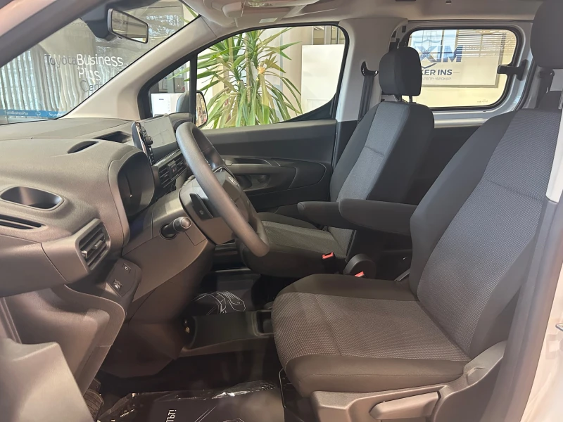 Toyota Proace City EV CREW CAB, снимка 8 - Автомобили и джипове - 52290546
