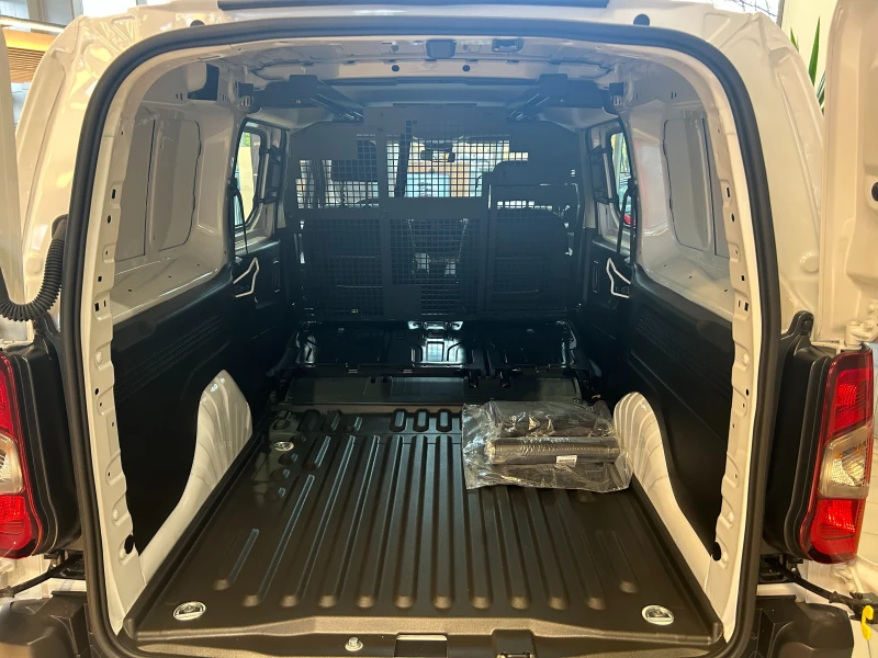 Toyota Proace City EV CREW CAB, снимка 12 - Автомобили и джипове - 52290546