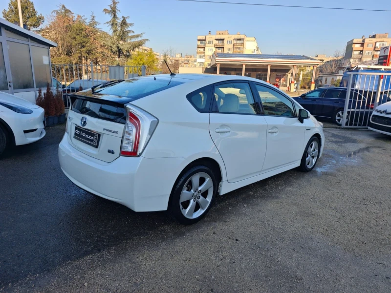 Toyota Prius ХИБРИД* ПАНОРАМА* ЛЕД* НАВИ* ГАРАНЦИЯ, снимка 5 - Автомобили и джипове - 52849567