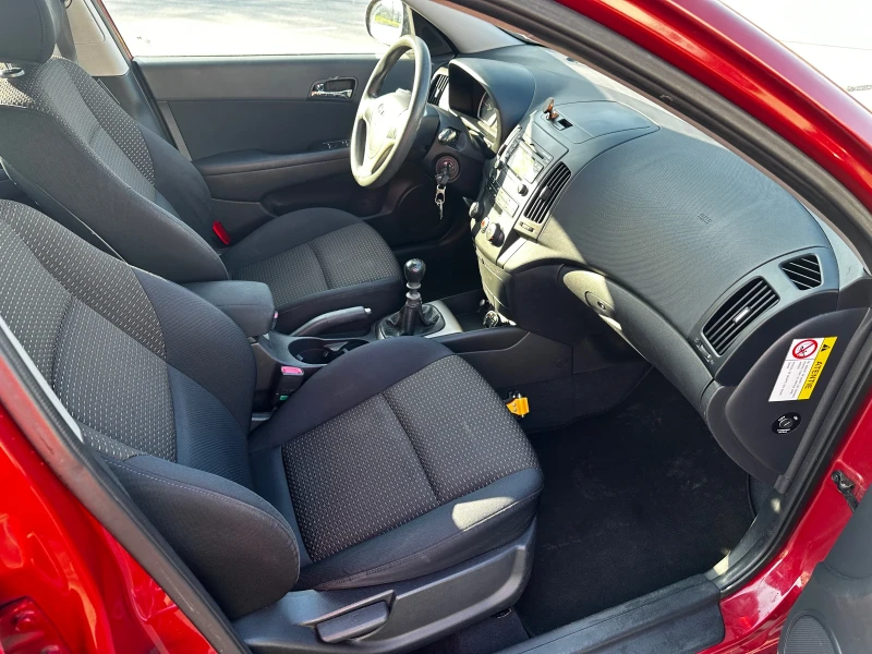 Hyundai I30 1.4бензин, снимка 10 - Автомобили и джипове - 53152087