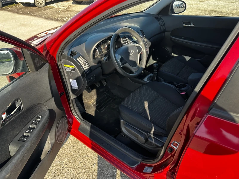 Hyundai I30 1.4бензин, снимка 13 - Автомобили и джипове - 53152087