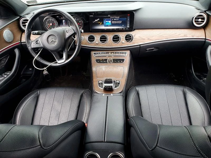 Mercedes-Benz E 400 4Matic | AMG-Пакет | Burmester | Ambient, снимка 10 - Автомобили и джипове - 55788643
