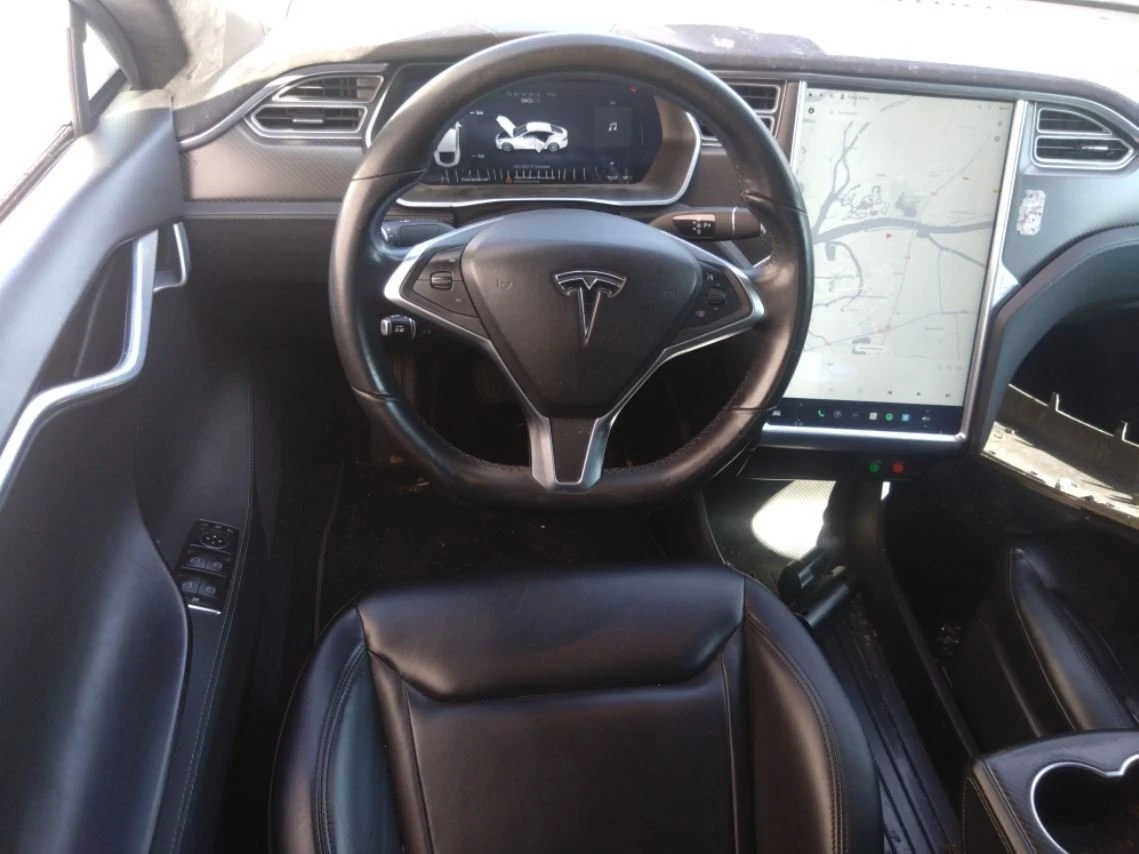 Tesla Model S S90D Autopilot - изображение 4
