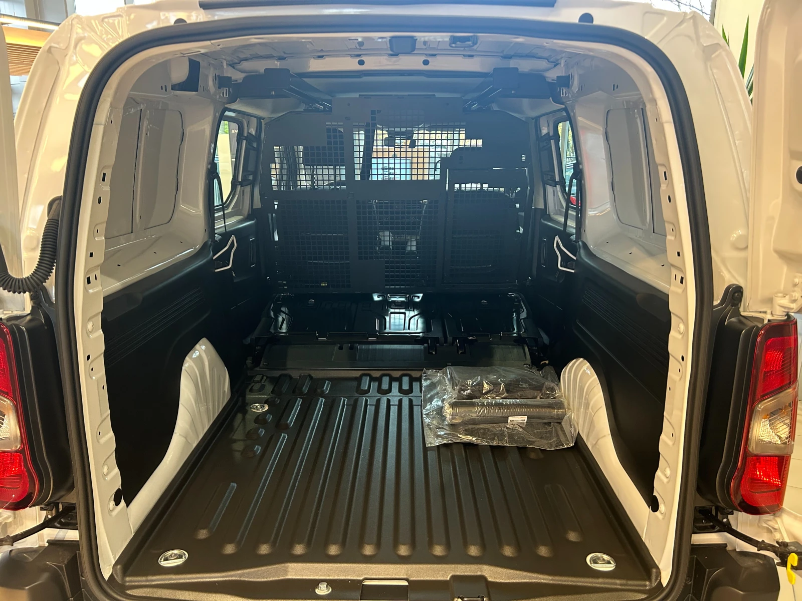Toyota Proace City EV CREW CAB | Mobile.bg   12