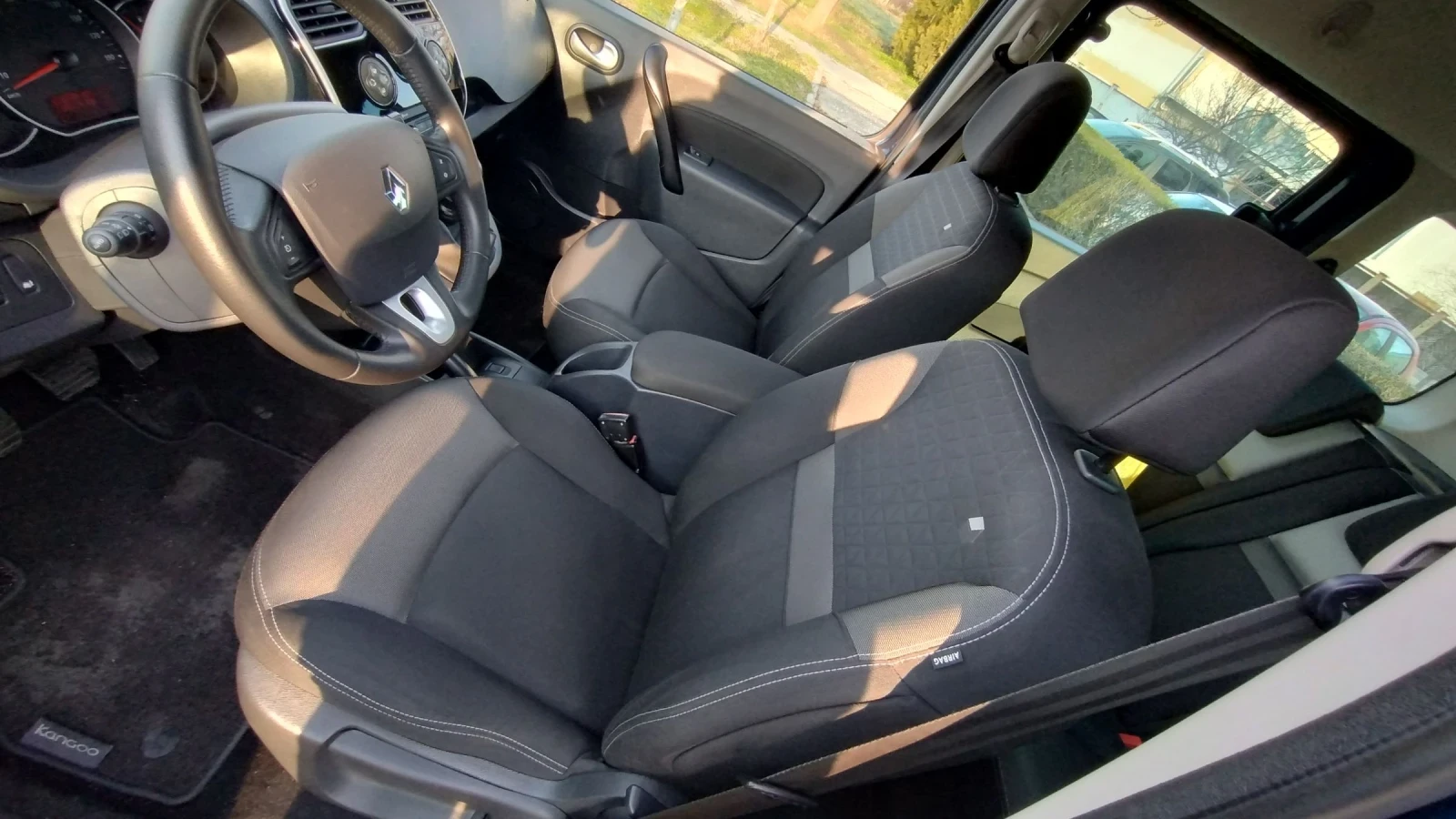 Renault Kangoo 1.2TCE LIMITED , снимка 8 - Автомобили и джипове - 53752682