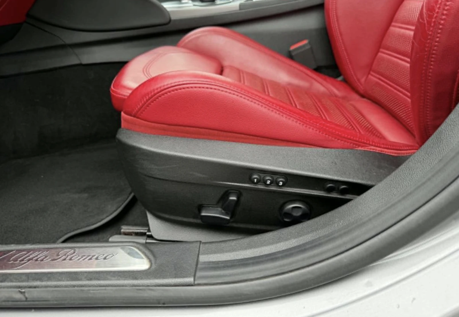 Alfa Romeo Giulia Ti berline sport Q4 / HARMAN KARDON / ПАНОРАМА /, снимка 11 - Автомобили и джипове - 54912071
