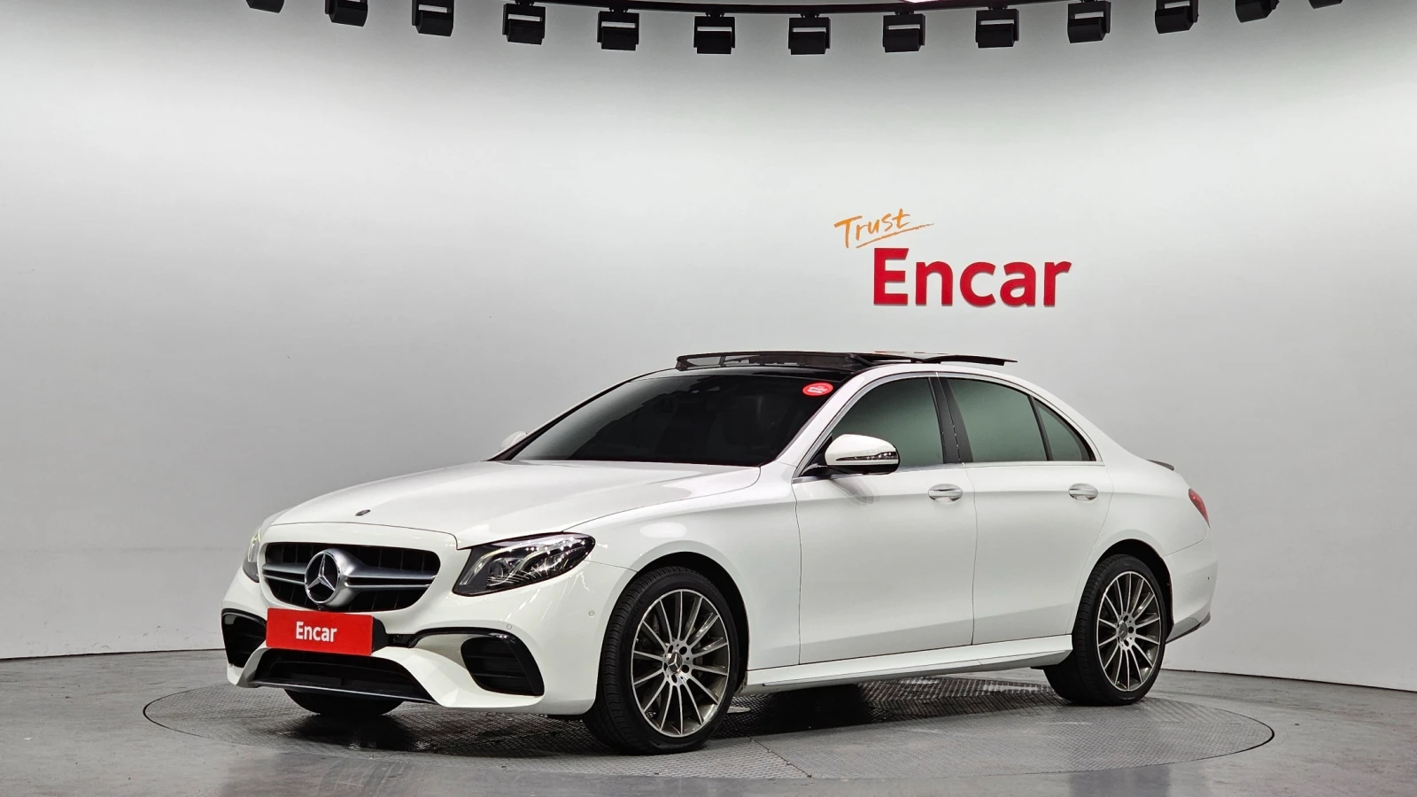 Mercedes-Benz E 350 * FULL DIGITAL * ОБДУХВАНЕ * ХЕД-ЪП * АМБИЕНТНО * , снимка 2 - Автомобили и джипове - 55062068