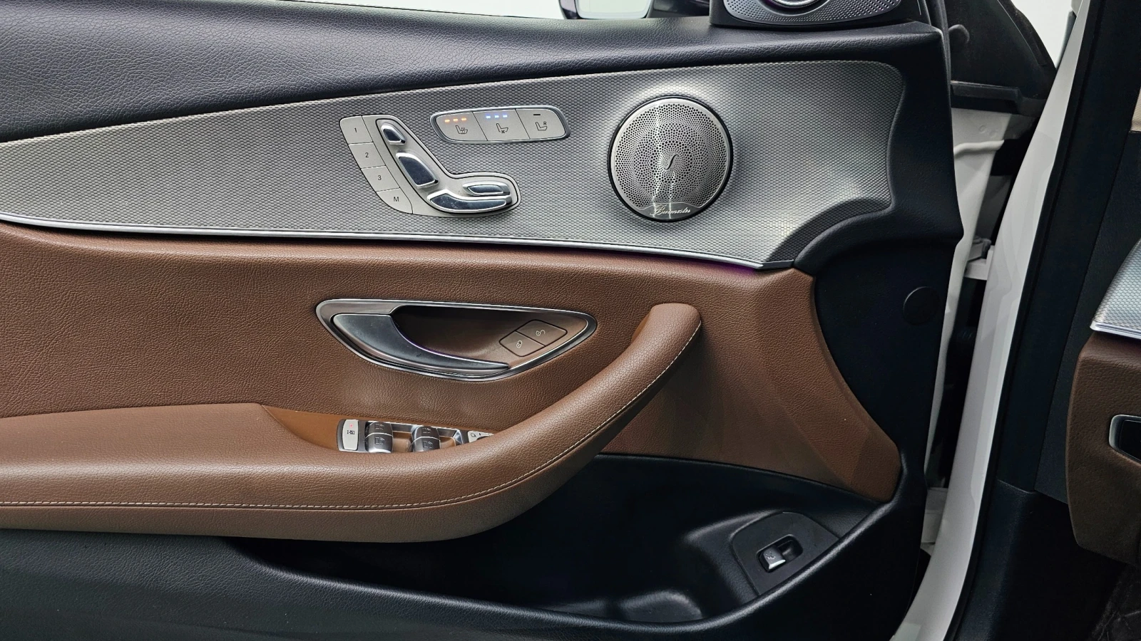 Mercedes-Benz E 350 * FULL DIGITAL * ОБДУХВАНЕ * ХЕД-ЪП * АМБИЕНТНО * , снимка 7 - Автомобили и джипове - 55062068