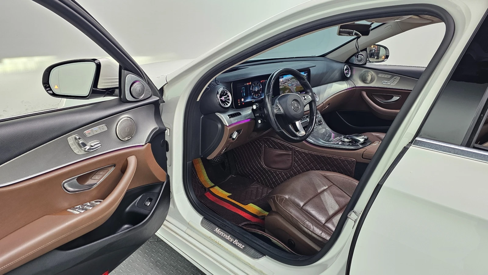 Mercedes-Benz E 350 * FULL DIGITAL * ОБДУХВАНЕ * ХЕД-ЪП * АМБИЕНТНО * , снимка 6 - Автомобили и джипове - 55062068