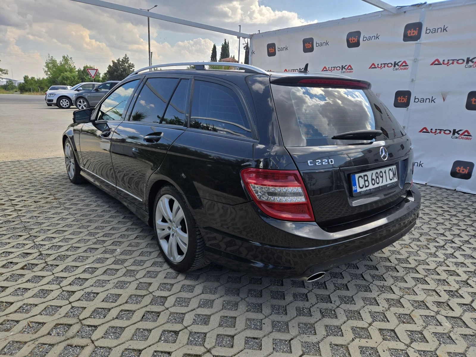 Mercedes-Benz C 220 2.2CDI-170кс= АВТОМАТ= AMG LINE= H&K= NAVI= КСЕНОН, снимка 5 - Автомобили и джипове - 55304973