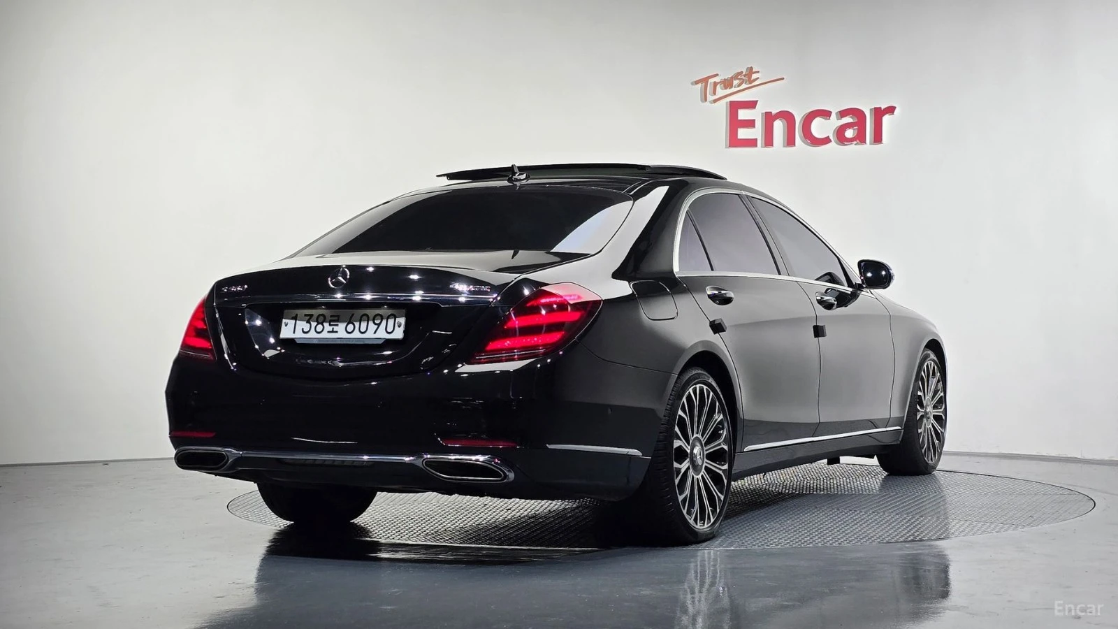 Mercedes-Benz S 560 LONG 4MATIC* МОНИТОРИ* МАСАЖИ* КОЖА* ПАНО* 360, снимка 2 - Автомобили и джипове - 55468179