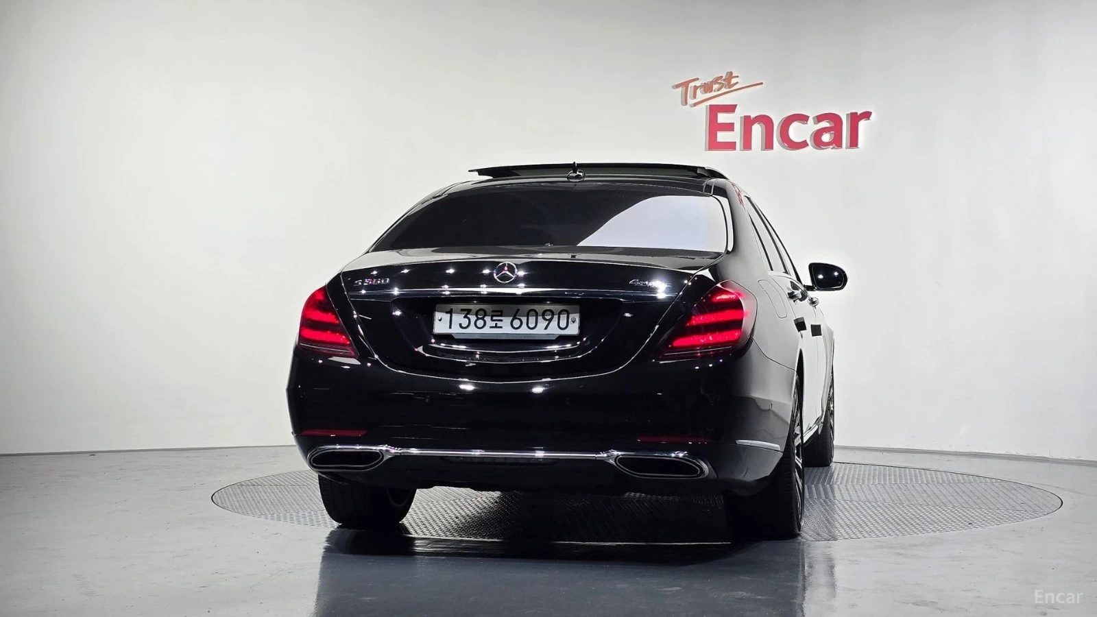 Mercedes-Benz S 560 LONG 4MATIC* МОНИТОРИ* МАСАЖИ* КОЖА* ПАНО* 360, снимка 4 - Автомобили и джипове - 55468179
