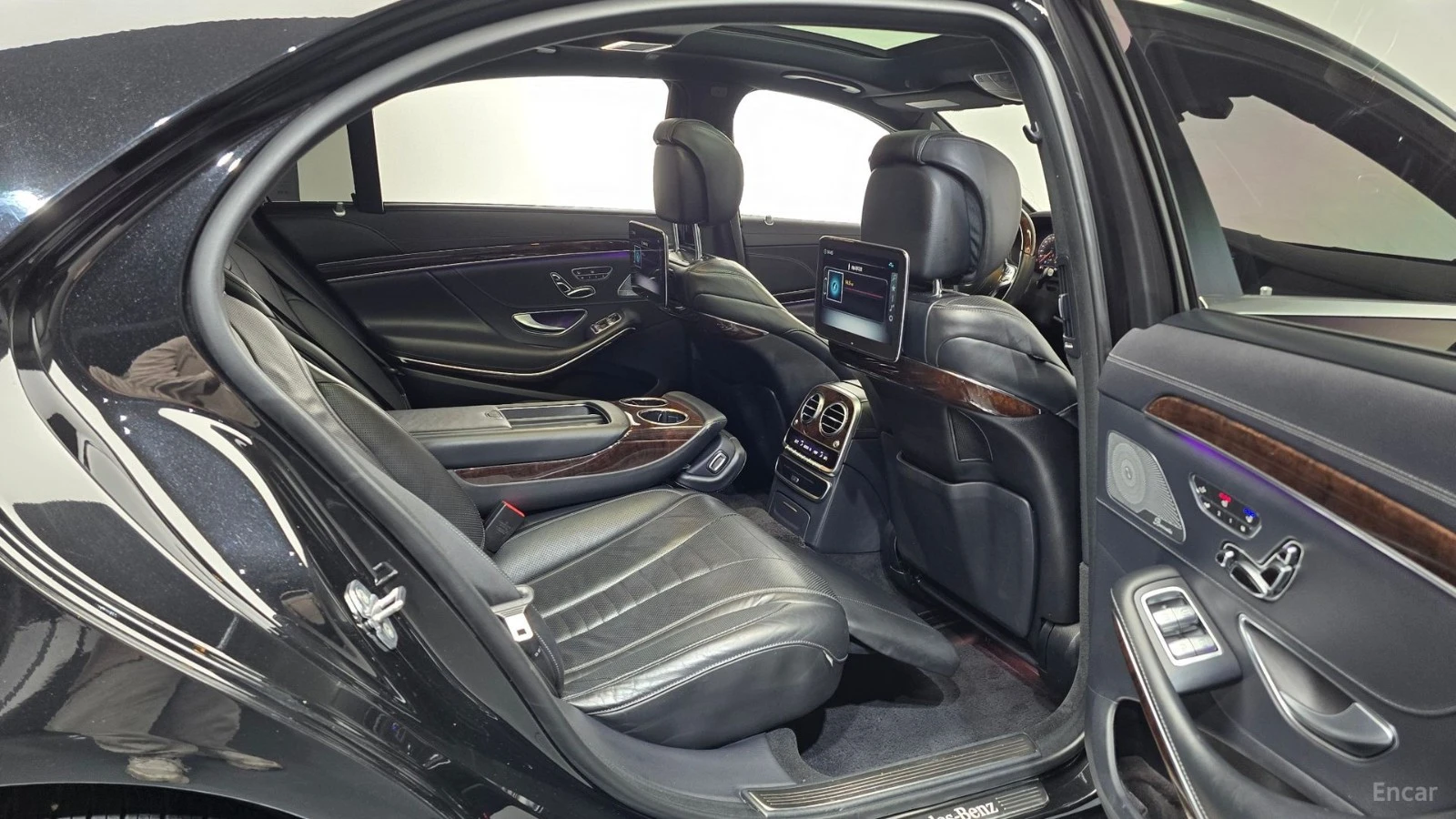 Mercedes-Benz S 560 LONG 4MATIC* МОНИТОРИ* МАСАЖИ* КОЖА* ПАНО* 360, снимка 10 - Автомобили и джипове - 55468179