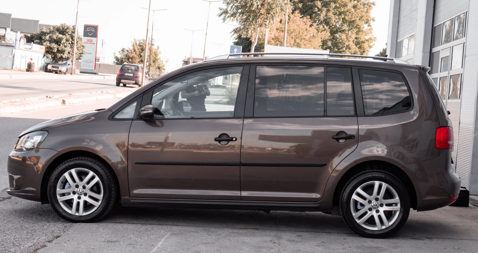 VW Touran 1.6 тди, снимка 5 - Автомобили и джипове - 55532984