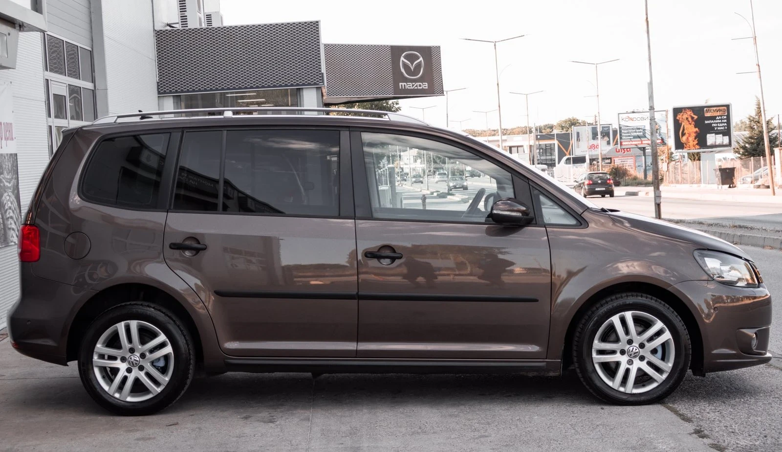 VW Touran 1.6 тди, снимка 3 - Автомобили и джипове - 55532984