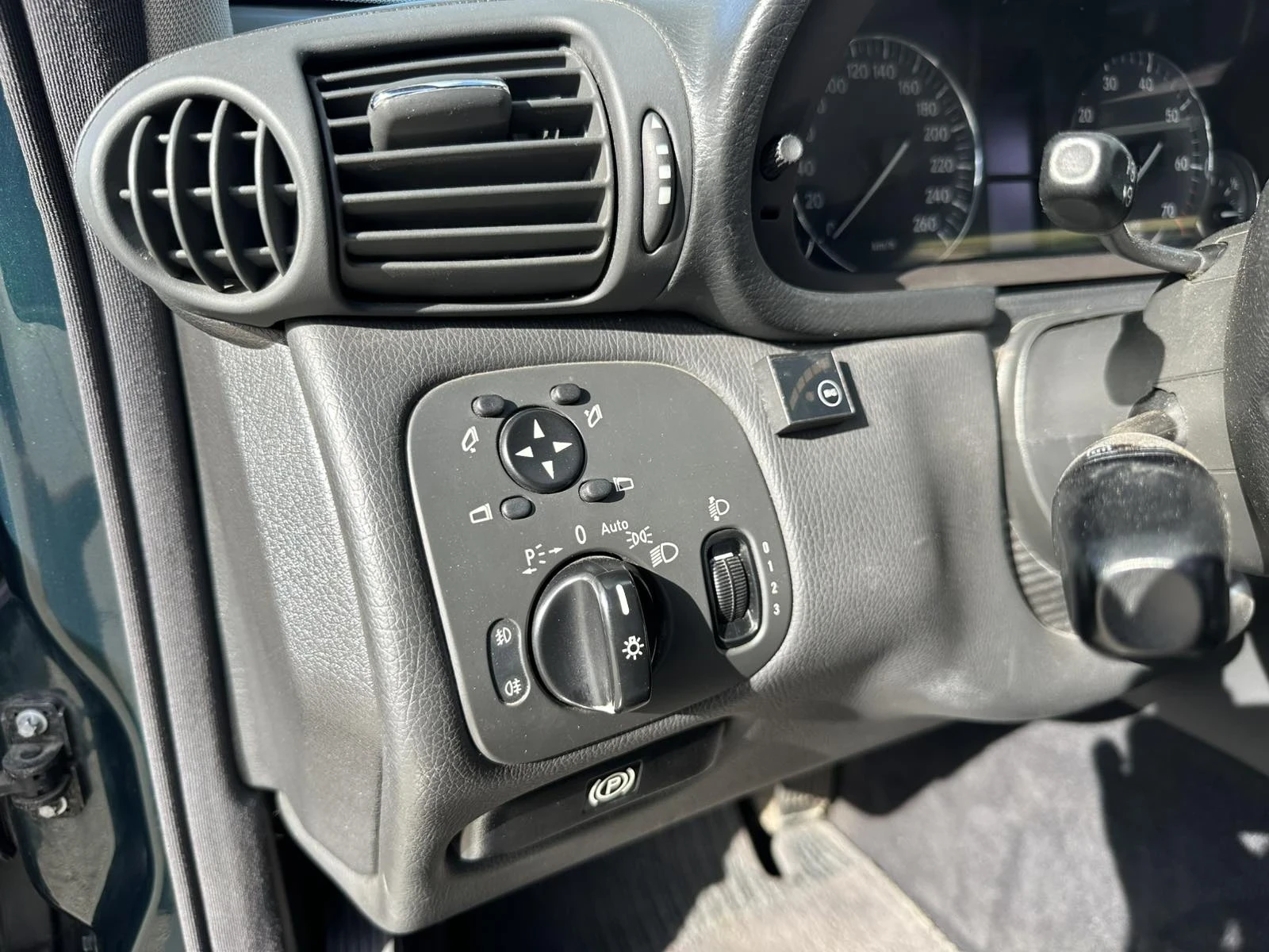 Mercedes-Benz C 240 2, 6 газ, снимка 12 - Автомобили и джипове - 55550454