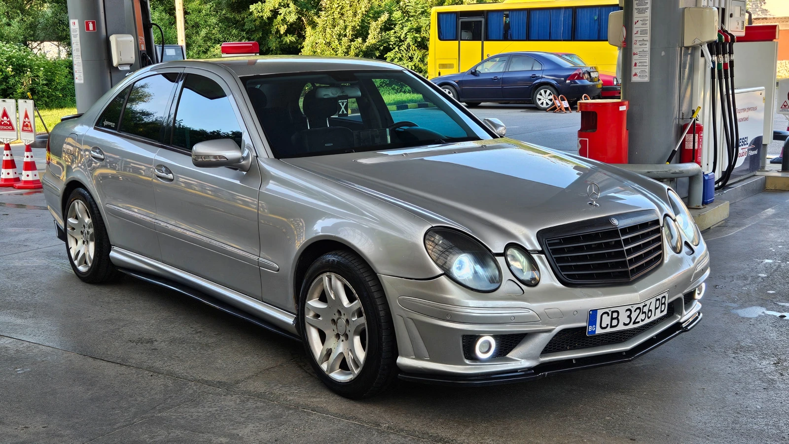 Mercedes-Benz E 320 GAZ/AMG/NAVIG/KOJA, снимка 8 - Автомобили и джипове - 55645320