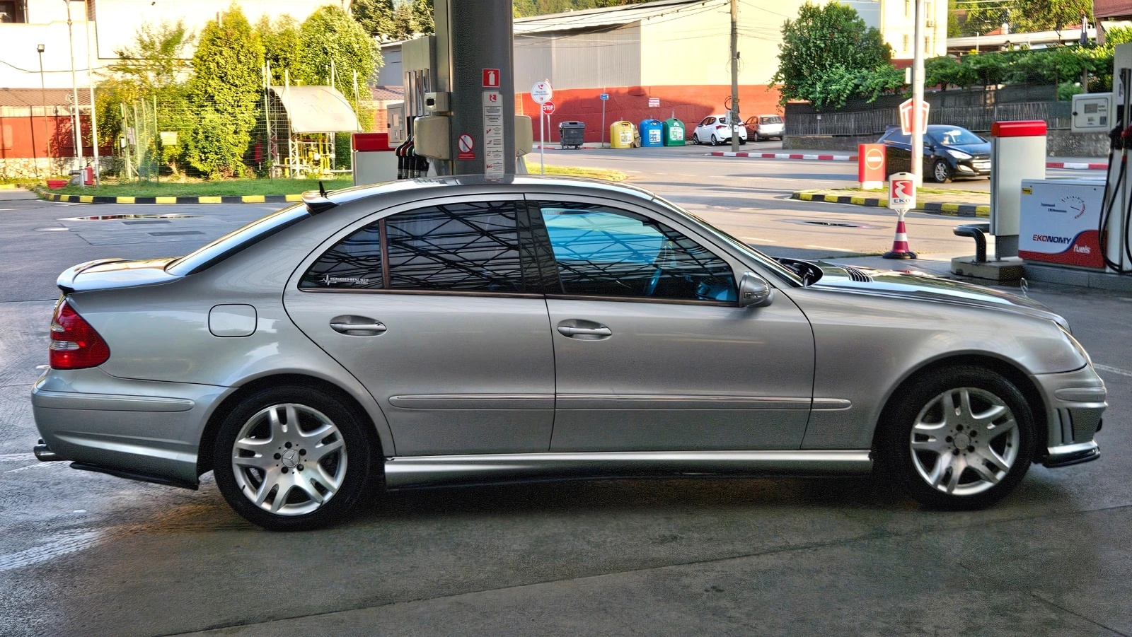 Mercedes-Benz E 320 GAZ/AMG/NAVIG/KOJA, снимка 7 - Автомобили и джипове - 55645320