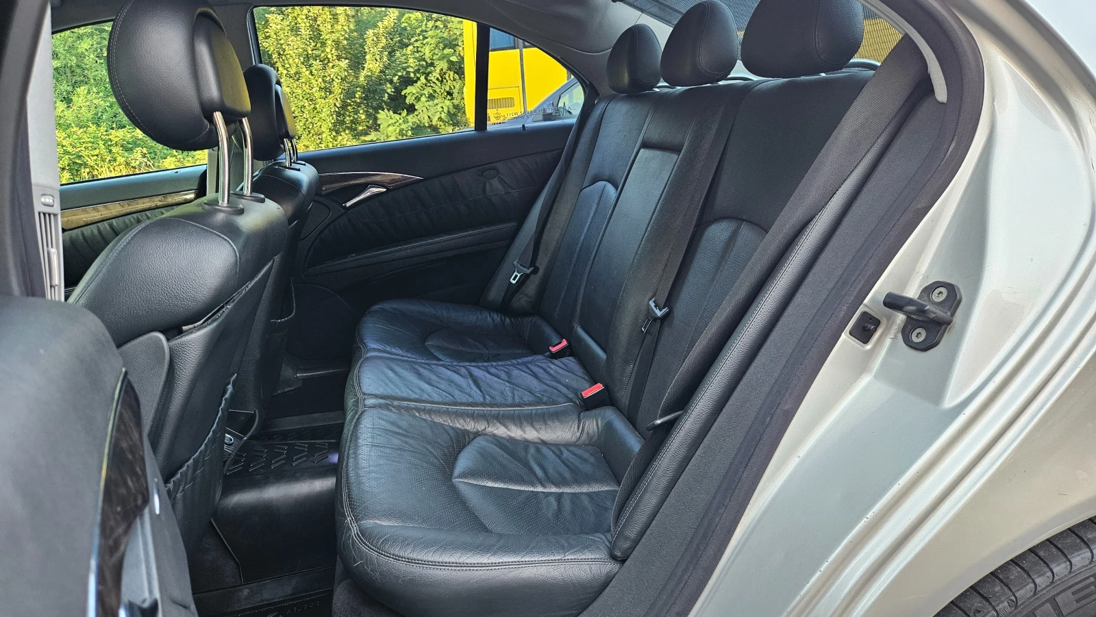Mercedes-Benz E 320 GAZ/AMG/NAVIG/KOJA, снимка 14 - Автомобили и джипове - 55645320