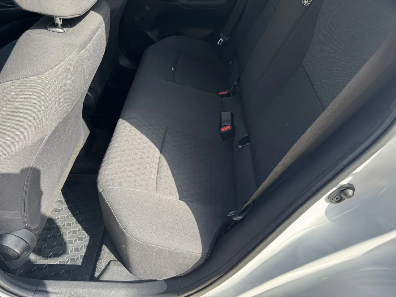 Toyota Yaris 1.5i Ръчни скорости/Мултимедия, снимка 10 - Автомобили и джипове - 55881601