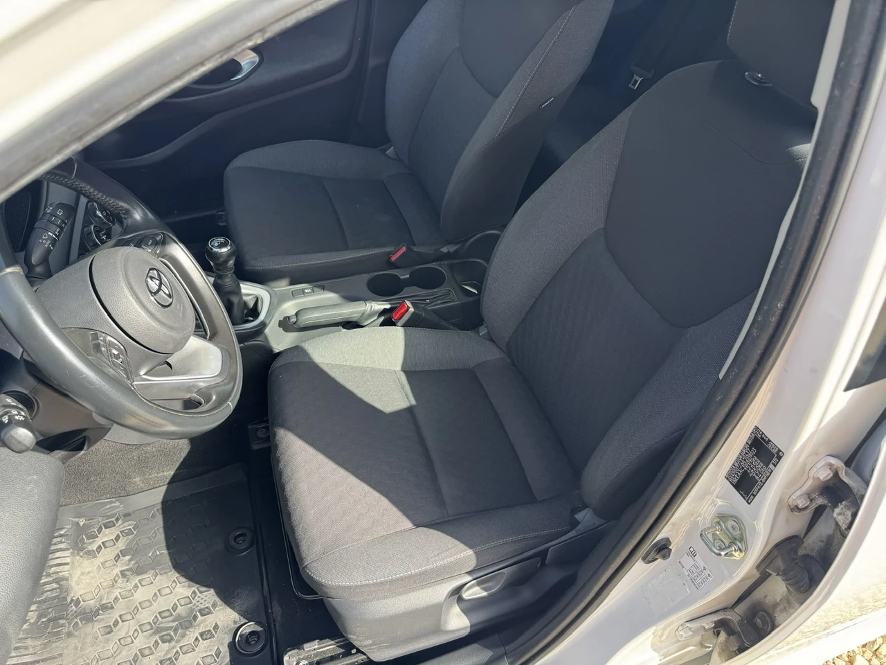Toyota Yaris 1.5i Ръчни скорости/Мултимедия, снимка 9 - Автомобили и джипове - 55881601