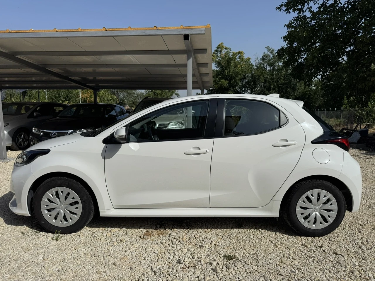 Toyota Yaris 1.5i Ръчни скорости/Мултимедия, снимка 2 - Автомобили и джипове - 55881601