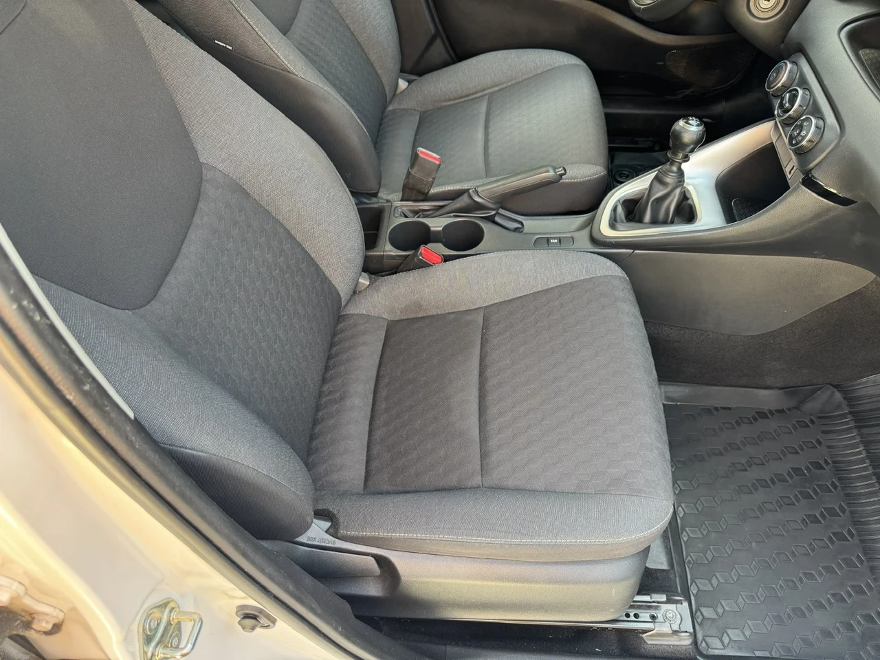 Toyota Yaris 1.5i Ръчни скорости/Мултимедия, снимка 13 - Автомобили и джипове - 55881601